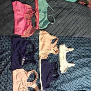 8 PAIRS GIRLS YOUTH BRAS. SZ L34A-L  and 10-12
